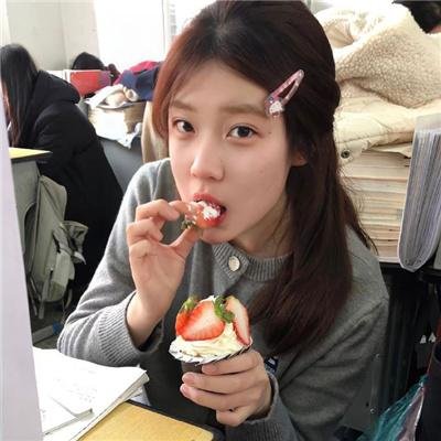踉跄女孩